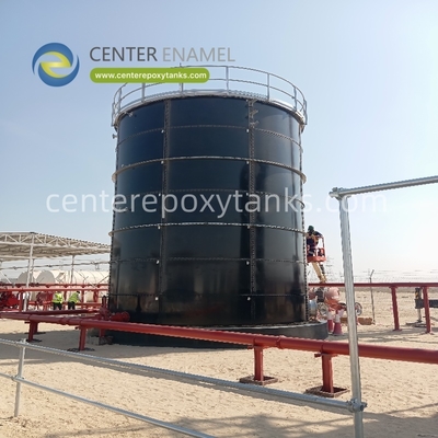 Varios tanques de combustible diseñados para el almacenamiento general de diferentes combustibles líquidos
